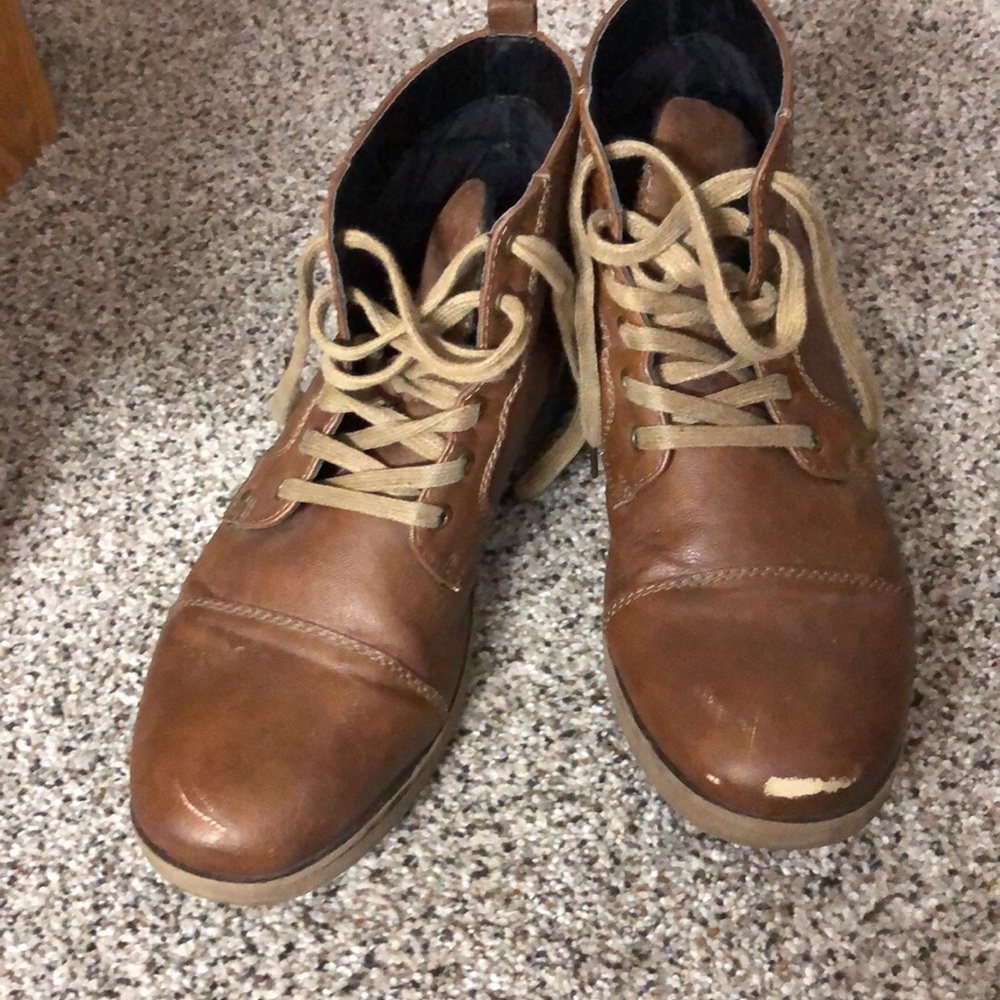 Men’s Sonoma size 10 boots brown in color